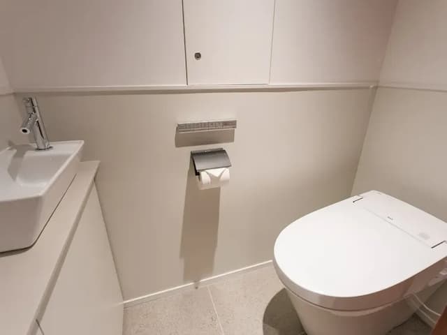 【バンクベットルーム】温水洗浄機能付きトイレ