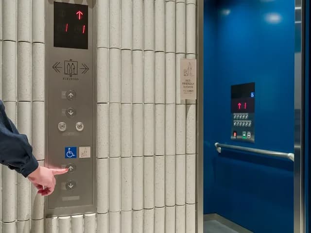 【エレベーター】ペットと同乗可のボタンをご利用ください（3・4F以外はご利用いただけません）