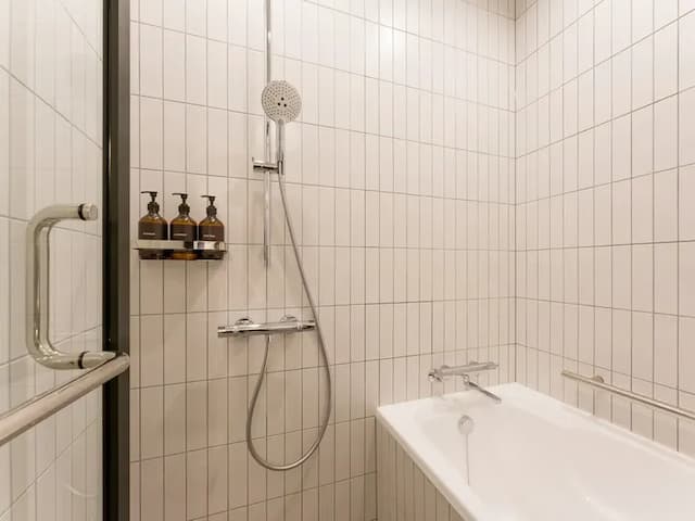 【92（スイートルーム）】浴室（バスタブ＆シャワー付き）※温泉ではございません