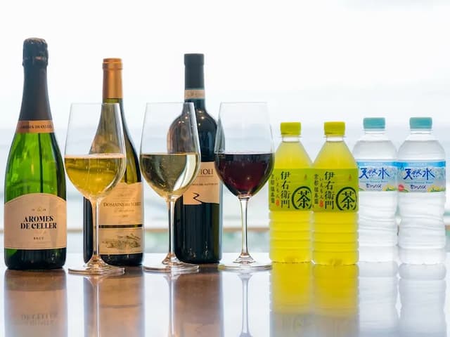 【スイートルーム（91・93のみ常備）】ワイン(赤・白・泡)をお部屋のワインセラーへ常備しています