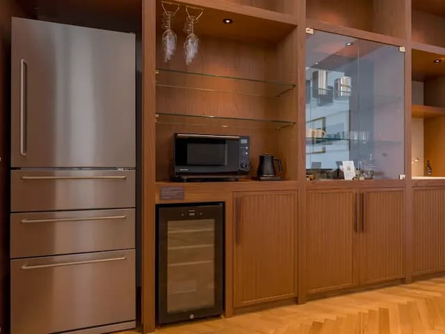 【91（スイートルーム）】スイートルーム特別仕様のワインセラーや冷蔵庫を完備