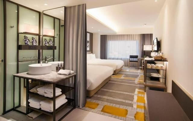 UNION HOUSE-Family Room-4