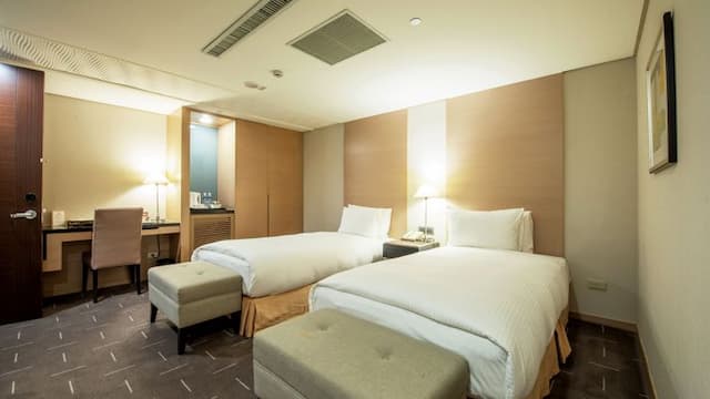 CHECK inn SELECT Taichung Dadun-Standard Twin Room (No Windows)-3