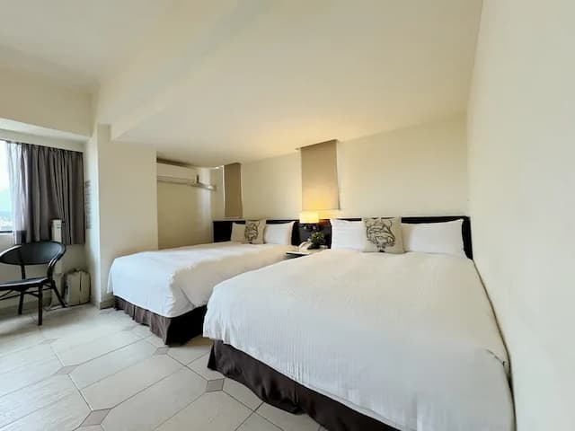 Finders Hotel Hualien Da-Tong-Executive Quadruple Room-1