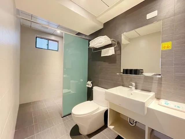 Finders Hotel Hualien Da-Tong-Executive Quadruple Room-6