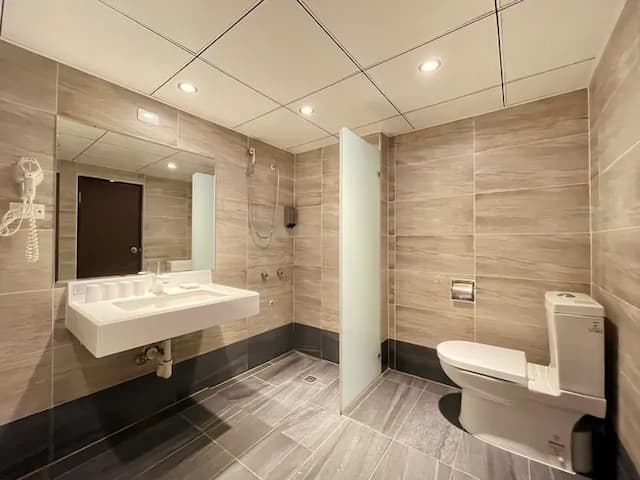 Finders Hotel Hualien Da-Tong-Deluxe Quadruple Room-6