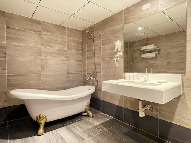 Finders Hotel Hualien Da-Tong-Deluxe Quadruple Room-5