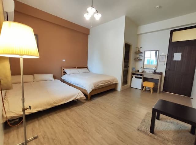 鐵街民宿｜鄰近赤崁樓、台南火車站-鐵一雙人房（可加床為四人房）-6