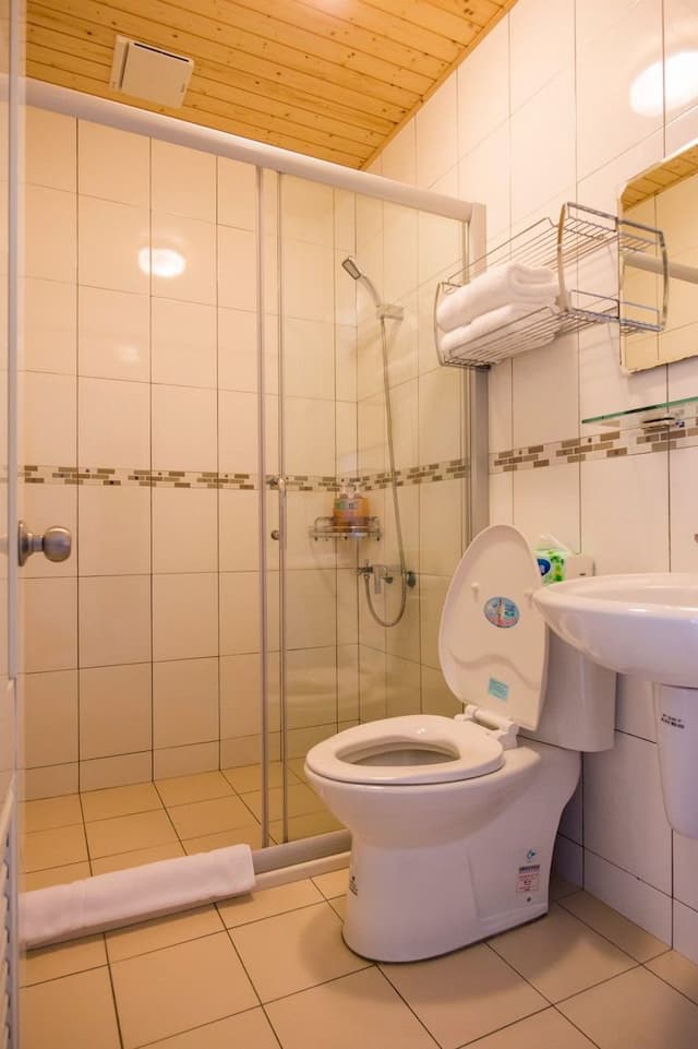 鐵街民宿｜鄰近赤崁樓、台南火車站-鐵一雙人房（可加床為四人房）-9