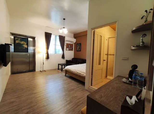 鐵街民宿｜鄰近赤崁樓、台南火車站-鐵一雙人房（可加床為四人房）-3