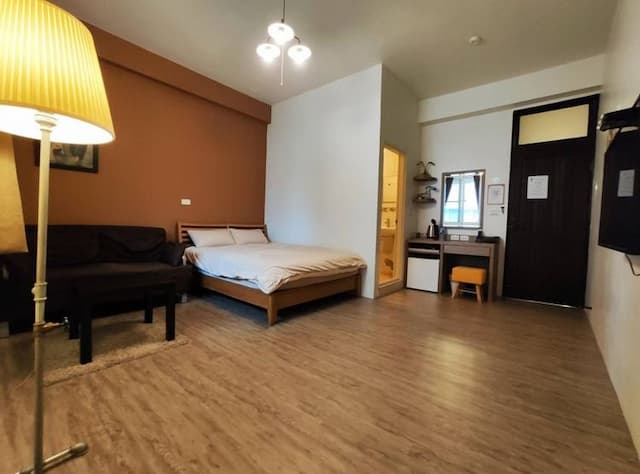 鐵街民宿｜鄰近赤崁樓、台南火車站-鐵一雙人房（可加床為四人房）-5