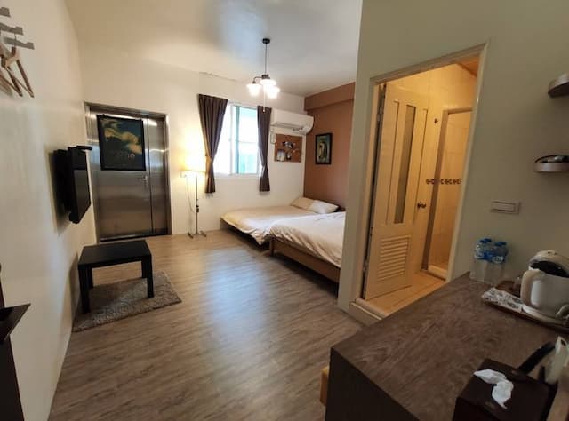 鐵街民宿｜鄰近赤崁樓、台南火車站-鐵一雙人房（可加床為四人房）-8