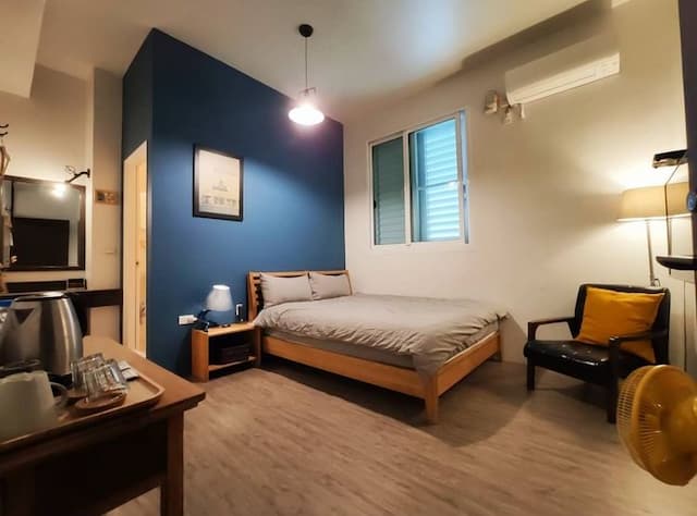 鐵街民宿｜鄰近赤崁樓、台南火車站-鐵三雙人房-1