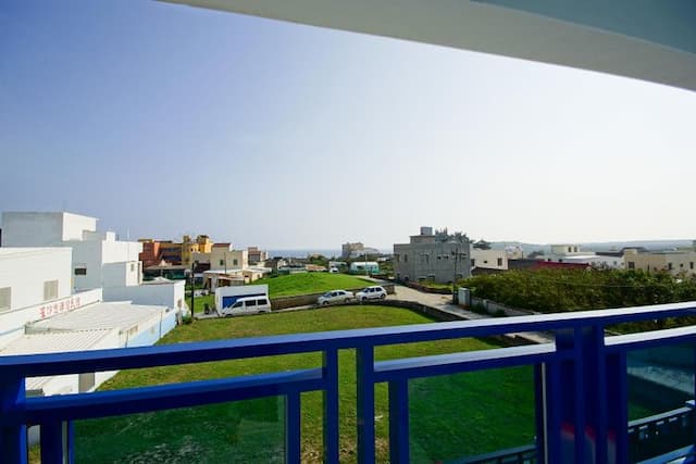 澎湖藍海天晴民宿 l 近山水沙灘-燈塔陽台四人房-8