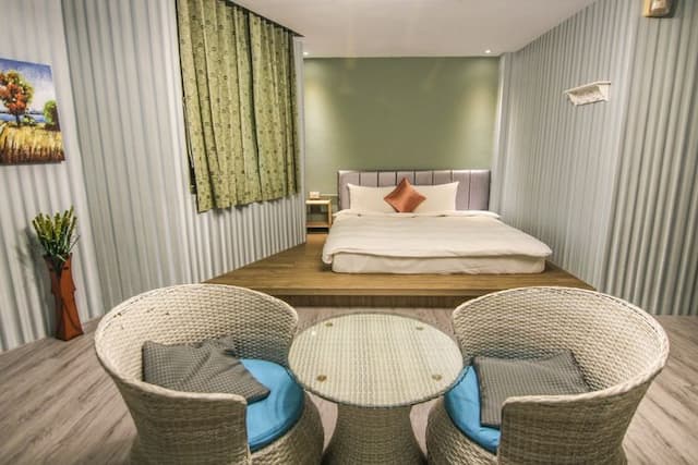 Loft Inn-Lake-View Twin Room-9