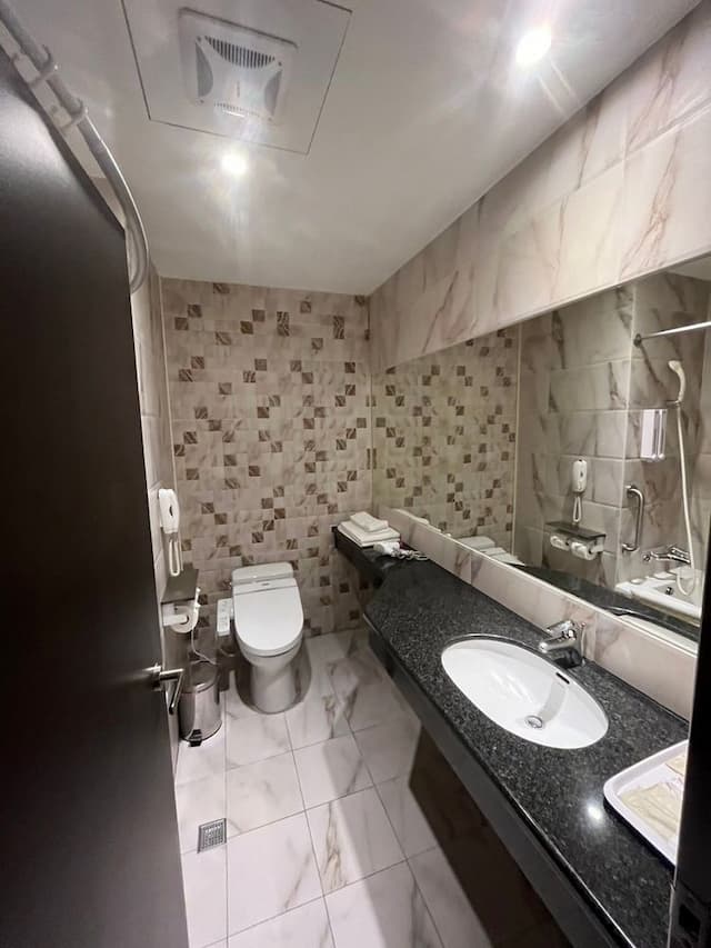 Guide Hotel Kaohsiung Liuhe-Standard Double Room without Window-4