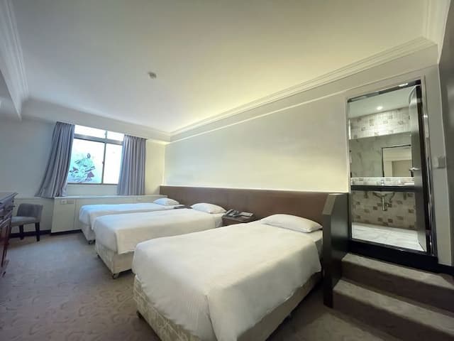 Guide Hotel Kaohsiung Liuhe-Deluxe Triple Room-1