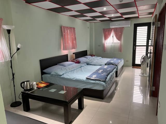 Taipei Homestay-Deluxe Quadruple Room with Sea View-1