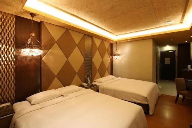 R7環保商務旅館-商務A(四人-加大床)-4