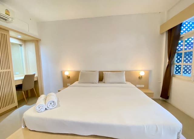 Garden Home Kata-Deluxe Double Bed-6