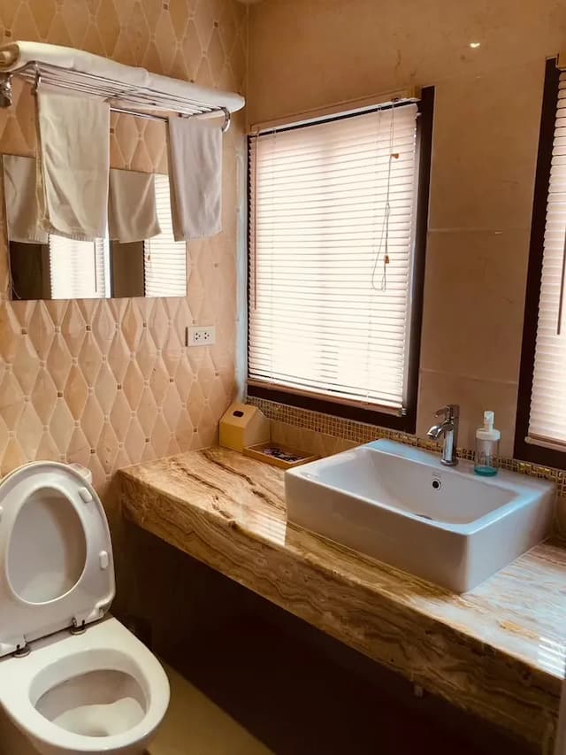 THE STAR OF SATHON-Standard double room-9