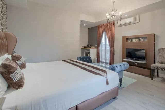 THE STAR OF SATHON-Premier Queen Room-3