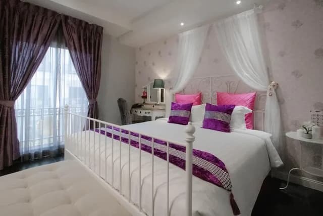 THE STAR OF SATHON-Premier Queen Room-9