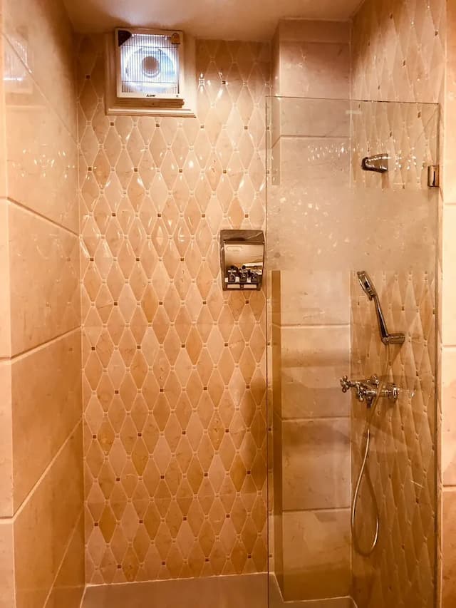 THE STAR OF SATHON-Premier Queen Room-14