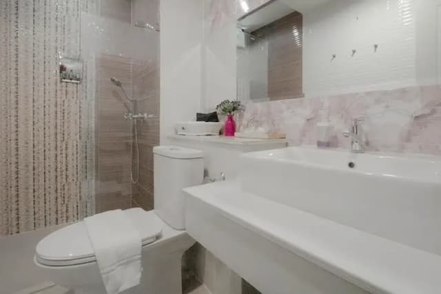 THE STAR OF SATHON-Premier Queen Room-6