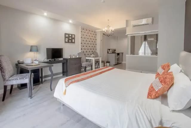 THE STAR OF SATHON-Luxury King Room-2