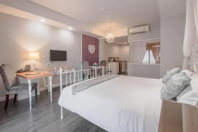 THE STAR OF SATHON-Luxury King Room-10