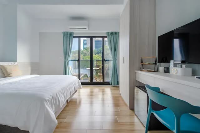 Water House-Lake View Double Room with Balcony-1