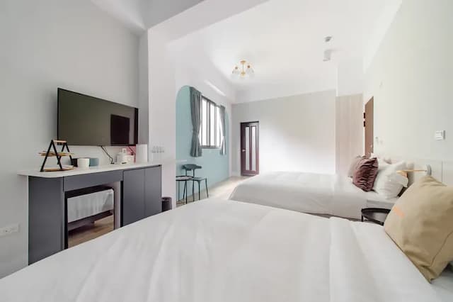 Water House-Quadruple Room with Mountain View-1