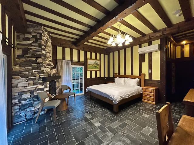 Senboard Manor-Fireplace Double Room-7