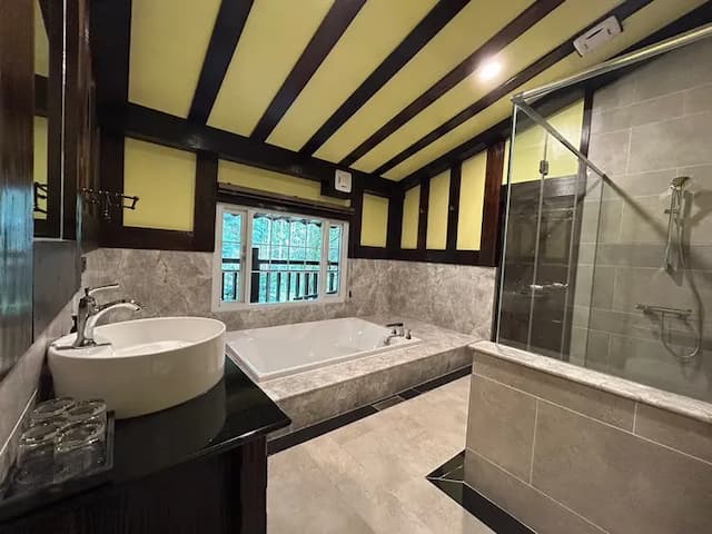 Senboard Manor-Tudor Quadruple Room-9