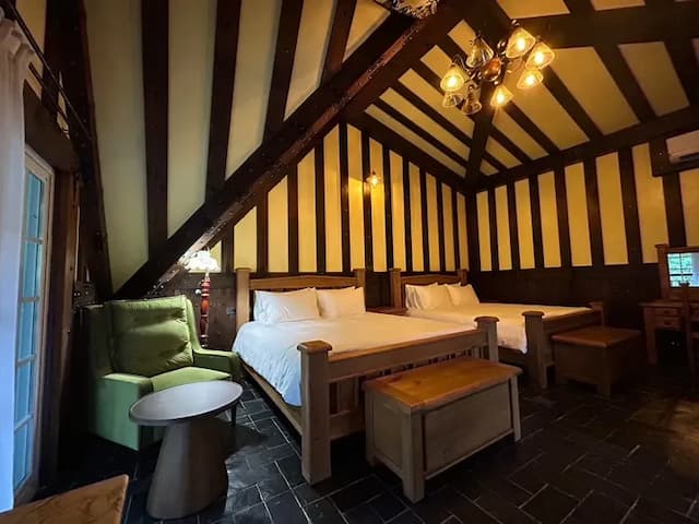 Senboard Manor-Tudor Quadruple Room-2