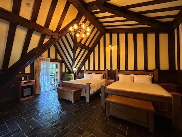 Senboard Manor-Tudor Quadruple Room-1