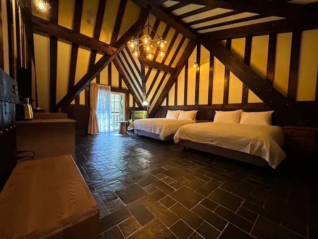 Senboard Manor-Tudor Quadruple Room-4