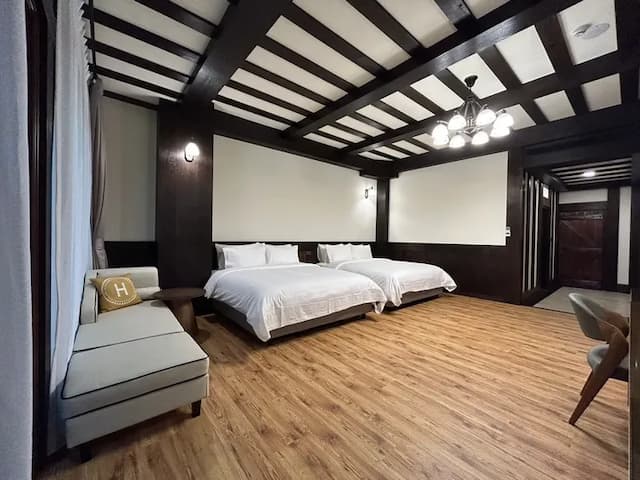 Senboard Manor-View Quadruple Room-4