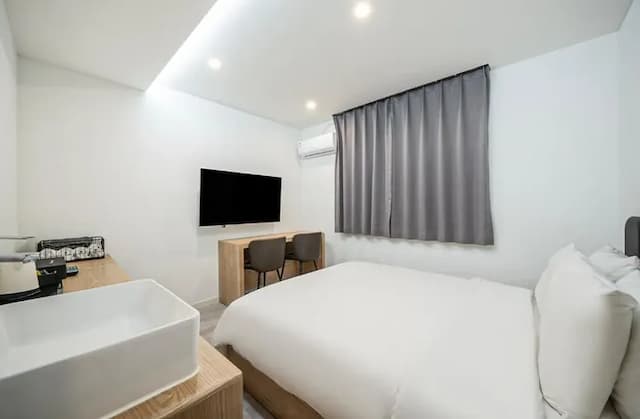 Namoo Neulbo Hotel (former ATTO Hotel)-Deluxe Room-5