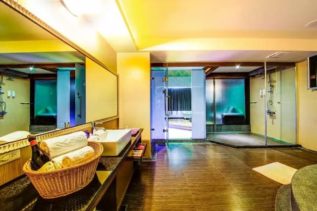 溫莎堡汽車旅館-仁德館-豪華四人房-4