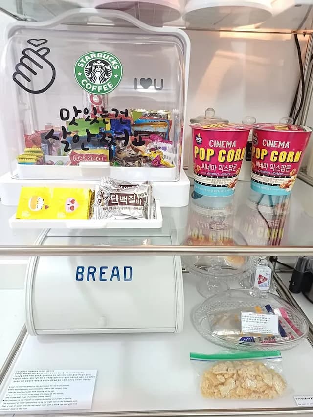 각종 빵 외 간식바 제공