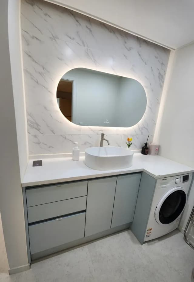 Washbasin, large mirror washer, laundry detergent
