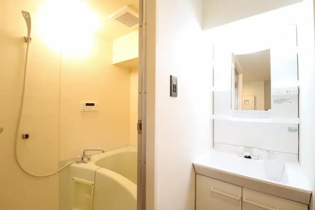 AMT: Nippombashi Station 2 Minutes-303-11