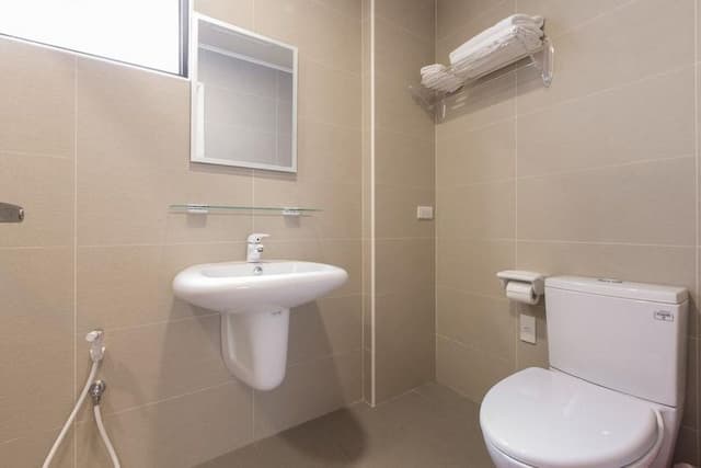 陽台雙人套房衛浴