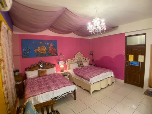 玫瑰泰迪熊(帶陽台,四人房)兩張雙人床