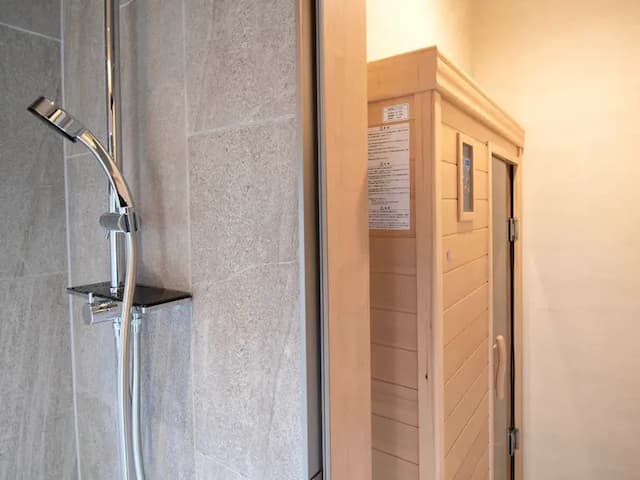 【C01～10（バスルーム）】1名用の低温サウナを設置しています