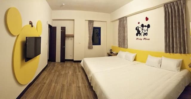 Clove fish inn-202 four-room-1