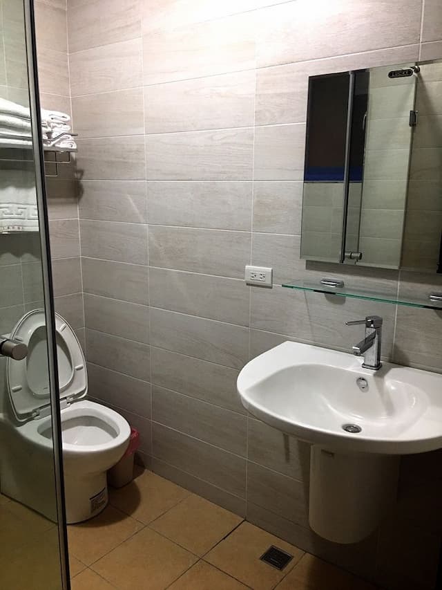 Clove fish inn-202 four-room-7