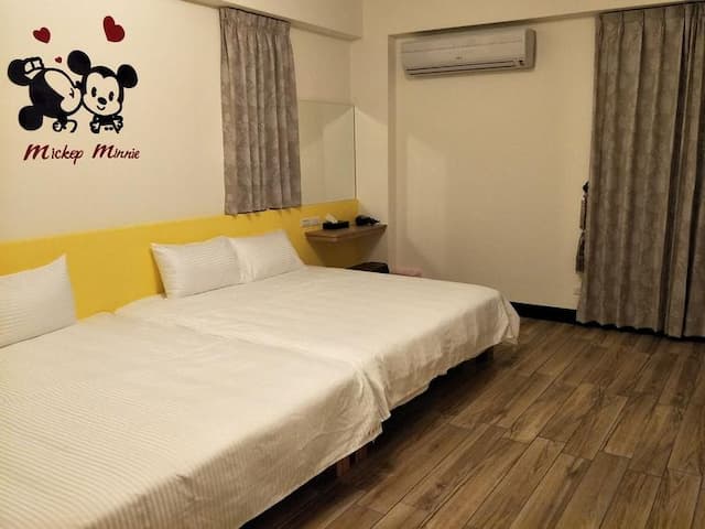 Clove fish inn-202 four-room-3